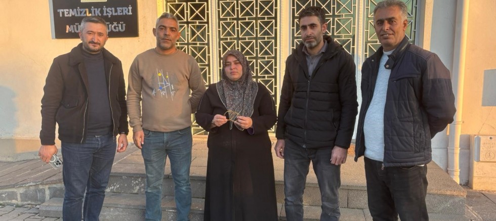 Düşürdüğü altınlar çöplükte bulundu