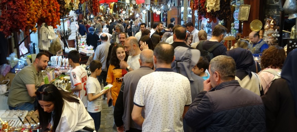 Gaziantep'te tarihi çarşılarda yoğunluk