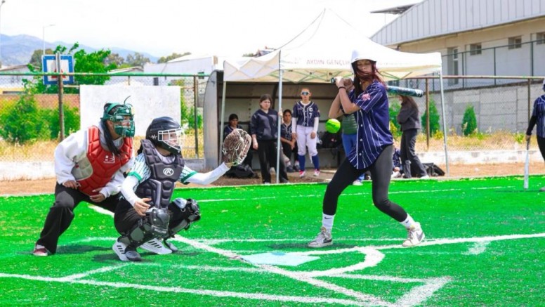 Gaziantepli sporcular softbol'a katıldı