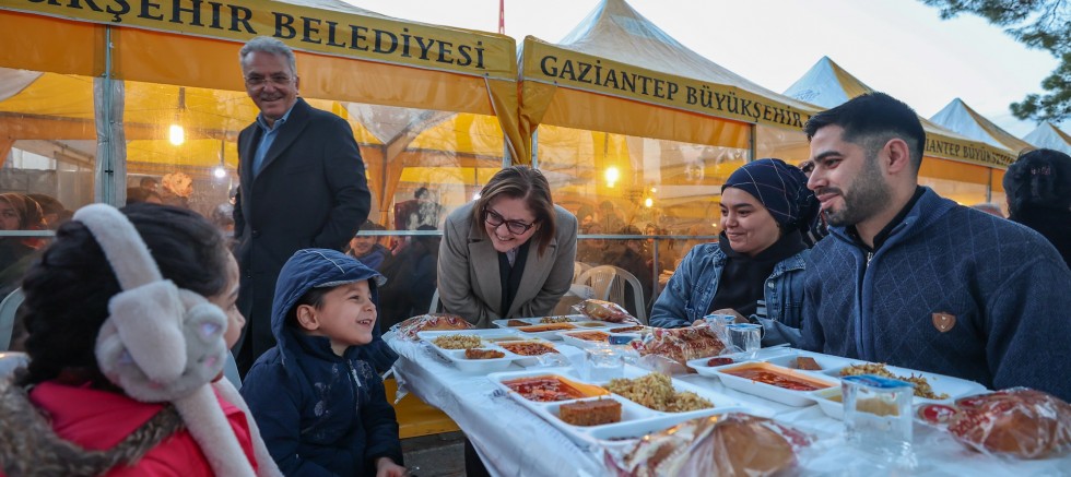 Şahin Ramazan Sokağı’nda hemşerileriyle iftar yaptı