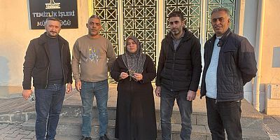 Düşürdüğü altınlar çöplükte bulundu