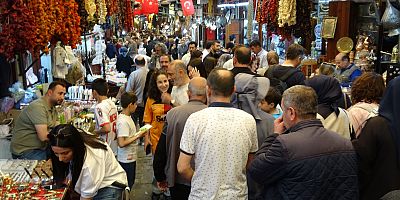 Gaziantep'te tarihi çarşılarda yoğunluk