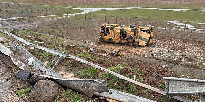 Kontrolden çıkan askeri araç devrildi