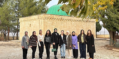 Öğrencilerden türbe ziyareti