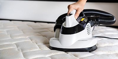Ütüyle yatak temizliği: Sarı lekeler yok oluyor