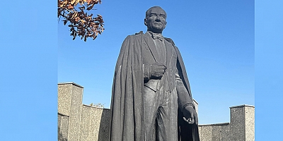 Yeni Valilik Önünde Dikkat Çeken Eksiklik